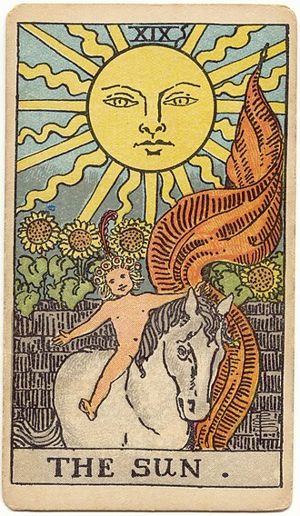 El Sol: Un gran sol con rostro brilla sobre un muro con girasoles, y delante un niño desnudo monta un caballo blanco con un estandarte rojo.